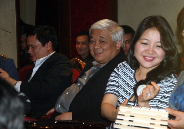 Bầu Kiên cười rất tươi tại Buổi trình diễn ca nhạc của diva Thanh Lam tại Nhà hát Lớn Hà Nội.